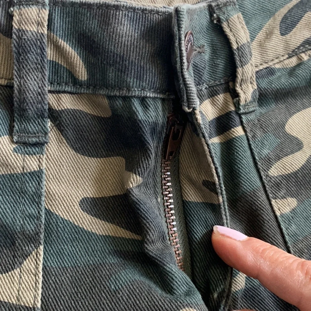 Forever 21 Camo Jean Shorts Khaki Tan Green 27 - Picture 10 of 13